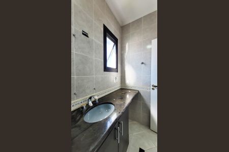 Casa de condomínio para alugar com 410m², 5 quartos e 6 vagas Casa de condomínio para alugar com 410m², 5 quartos e 6 vagasBanheiro da Suite 2