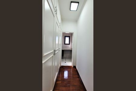 Casa de condomínio para alugar com 410m², 5 quartos e 6 vagas Casa de condomínio para alugar com 410m², 5 quartos e 6 vagasCloset Suite 2