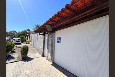 Casa de condomínio para alugar com 441m², 4 quartos e 4 vagas Casa de condomínio para alugar com 441m², 4 quartos e 4 vagasFachada e placa