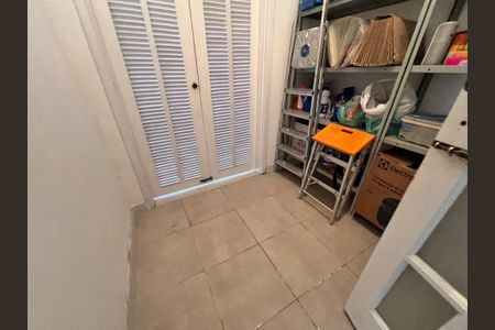 Casa de condomínio para alugar com 441m², 4 quartos e 4 vagas Casa de condomínio para alugar com 441m², 4 quartos e 4 vagasQuarto de Serviço