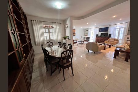 Casa de condomínio para alugar com 441m², 4 quartos e 4 vagas Casa de condomínio para alugar com 441m², 4 quartos e 4 vagasSala