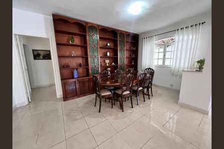 Casa de condomínio para alugar com 441m², 4 quartos e 4 vagas Casa de condomínio para alugar com 441m², 4 quartos e 4 vagasSala