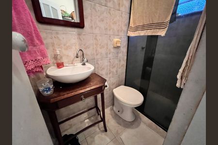 Casa de condomínio para alugar com 441m², 4 quartos e 4 vagas Casa de condomínio para alugar com 441m², 4 quartos e 4 vagasBanheiro de Serviço