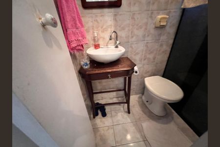 Casa de condomínio para alugar com 441m², 4 quartos e 4 vagas Casa de condomínio para alugar com 441m², 4 quartos e 4 vagasBanheiro de Serviço