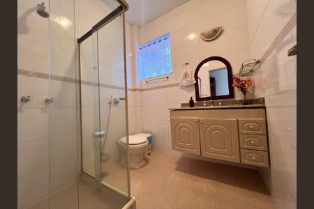 Casa de condomínio para alugar com 441m², 4 quartos e 4 vagas Casa de condomínio para alugar com 441m², 4 quartos e 4 vagasBanheiro Social