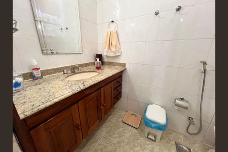 Casa de condomínio para alugar com 441m², 4 quartos e 4 vagas Casa de condomínio para alugar com 441m², 4 quartos e 4 vagasBanheiro da Suíte