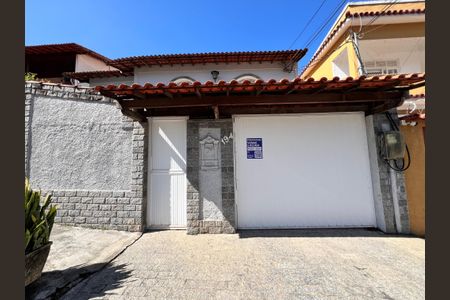 Casa de condomínio para alugar com 441m², 4 quartos e 4 vagas Casa de condomínio para alugar com 441m², 4 quartos e 4 vagasFachada e placa