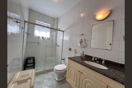 Casa de condomínio para alugar com 441m², 4 quartos e 4 vagas Casa de condomínio para alugar com 441m², 4 quartos e 4 vagasBanheiro Social 2