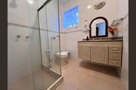 Casa de condomínio para alugar com 441m², 4 quartos e 4 vagas Casa de condomínio para alugar com 441m², 4 quartos e 4 vagasBanheiro Social