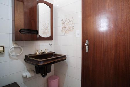Casa à venda com 500m², 3 quartos e 8 vagasBanheiro 2