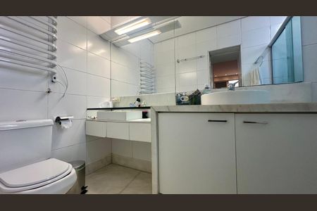 Casa à venda com 287m², 3 quartos e 3 vagasBanheiro