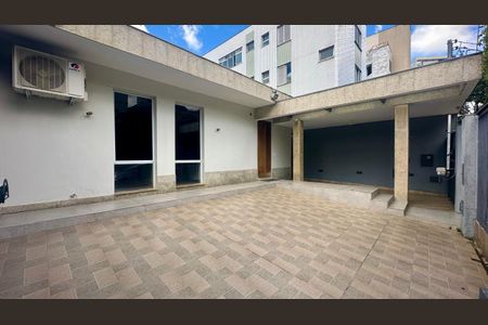 Casa à venda com 287m², 3 quartos e 3 vagasVagas de garagem