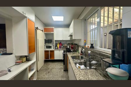 Casa à venda com 287m², 3 quartos e 3 vagasCozinha