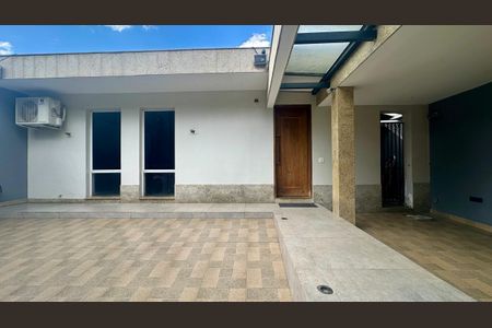 Casa à venda com 287m², 3 quartos e 3 vagasVagas de garagem