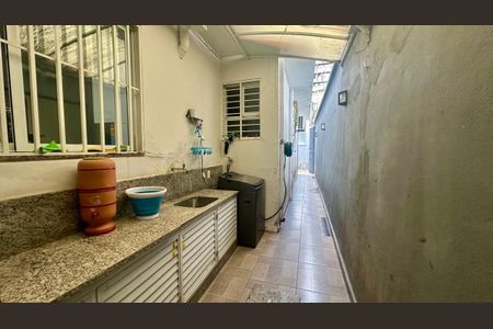 Casa à venda com 287m², 3 quartos e 3 vagasLavanderia