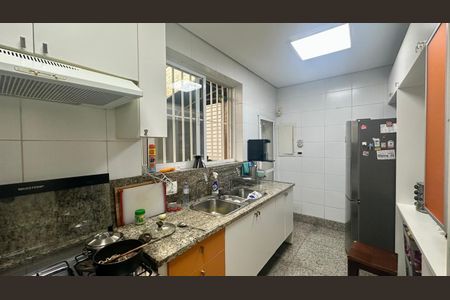Casa à venda com 287m², 3 quartos e 3 vagasCozinha