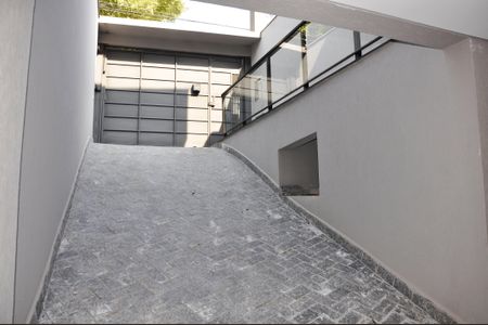 Casa à venda com 130m², 2 quartos e 4 vagas Casa à venda com 130m², 2 quartos e 4 vagasGaragem