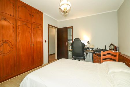 Casa à venda com 226m², 3 quartos e 2 vagasSuíte