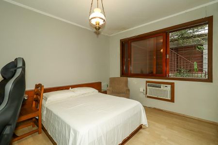 Casa à venda com 226m², 3 quartos e 2 vagasSuíte