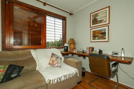 Casa à venda com 226m², 3 quartos e 2 vagasEscritório