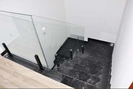 Casa à venda com 130m², 3 quartos e 2 vagas Casa à venda com 130m², 3 quartos e 2 vagasEscada Quartos