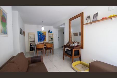 Apartamento à venda com 82m², 3 quartos e 1 vaga Apartamento à venda com 82m², 3 quartos e 1 vagaSala