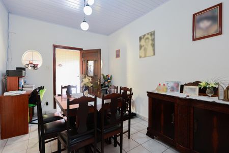 Casa à venda com 212m², 4 quartos e 13 vagas Casa à venda com 212m², 4 quartos e 13 vagasCasa 1 - Sala de jantar