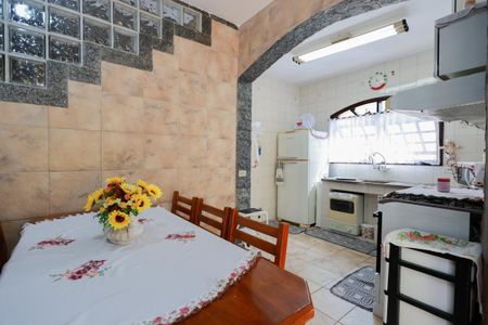 Casa à venda com 212m², 4 quartos e 13 vagas Casa à venda com 212m², 4 quartos e 13 vagasCasa 2 - Cozinha