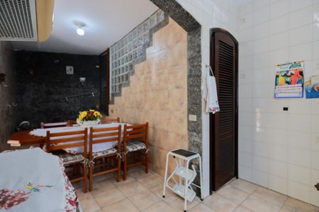 Casa à venda com 212m², 4 quartos e 13 vagas Casa à venda com 212m², 4 quartos e 13 vagasCasa 2 - Cozinha