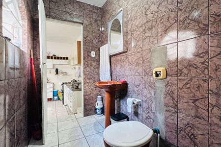Casa à venda com 140m², 7 quartos e 1 vaga Casa à venda com 140m², 7 quartos e 1 vagaBanheiro 1