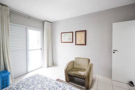 Casa à venda com 240m², 3 quartos e 4 vagasSuíte 1