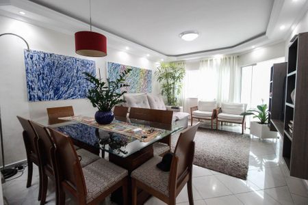 Casa à venda com 240m², 3 quartos e 4 vagasSala