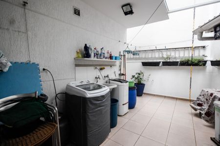 Casa à venda com 240m², 3 quartos e 4 vagasÁrea de serviço