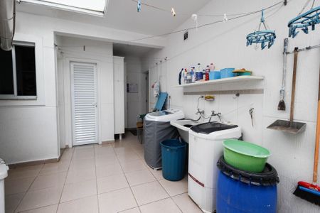 Casa à venda com 240m², 3 quartos e 4 vagasÁrea de serviço