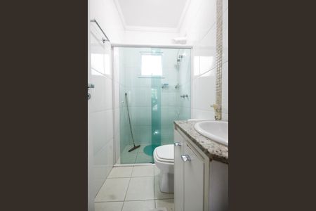 Casa à venda com 240m², 3 quartos e 4 vagasBanheiro da Suíte 2