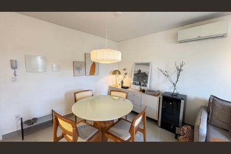 Apartamento à venda com 74m², 3 quartos e 2 vagas Apartamento à venda com 74m², 3 quartos e 2 vagasSala