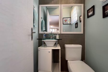 Casa à venda com 300m², 3 quartos e 2 vagas Casa à venda com 300m², 3 quartos e 2 vagasLavabo Sala