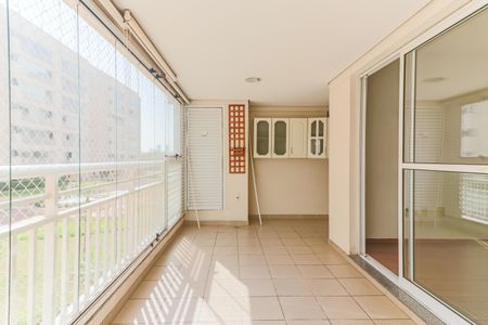 Apartamento à venda com 75m², 2 quartos e 1 vaga Apartamento à venda com 75m², 2 quartos e 1 vagaVaranda