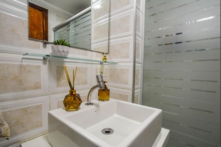 Apartamento à venda com 75m², 3 quartos e 2 vagas Apartamento à venda com 75m², 3 quartos e 2 vagasBanheiro Corredor