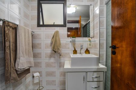 Apartamento à venda com 75m², 3 quartos e 2 vagas Apartamento à venda com 75m², 3 quartos e 2 vagasBanheiro Corredor