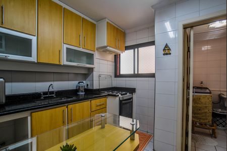 Apartamento à venda com 75m², 3 quartos e 2 vagas Apartamento à venda com 75m², 3 quartos e 2 vagasCozinha e Área de Serviço