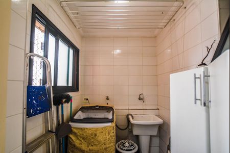 Apartamento à venda com 75m², 3 quartos e 2 vagas Apartamento à venda com 75m², 3 quartos e 2 vagasCozinha e Área de Serviço