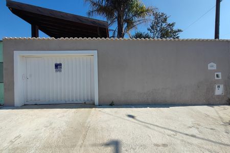 Casa à venda com 220m², 2 quartos e 2 vagas Casa à venda com 220m², 2 quartos e 2 vagasFachada