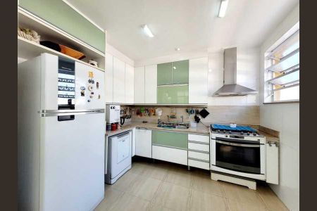 Casa à venda com 218m², 3 quartos e 5 vagas