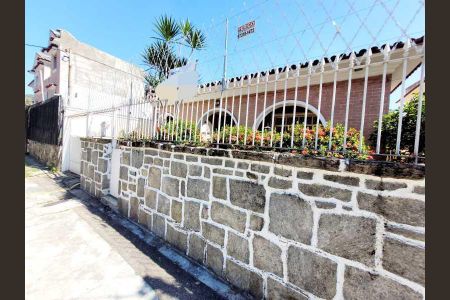 Casa à venda com 218m², 3 quartos e 5 vagas