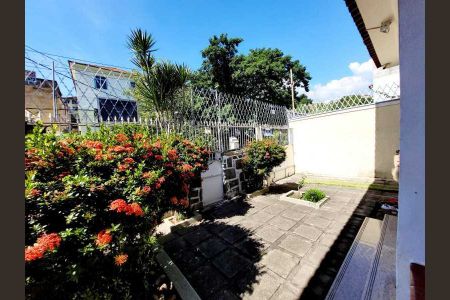 Casa à venda com 218m², 3 quartos e 5 vagas