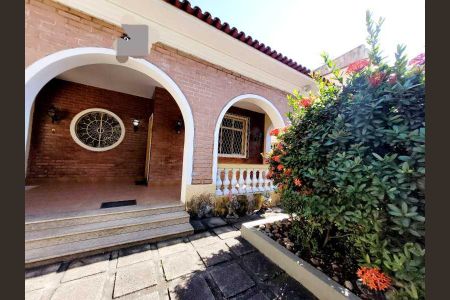 Casa à venda com 218m², 3 quartos e 5 vagas