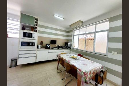 Casa à venda com 218m², 3 quartos e 5 vagas