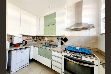 Casa à venda com 218m², 3 quartos e 5 vagas