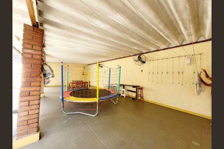 Casa à venda com 218m², 3 quartos e 5 vagas